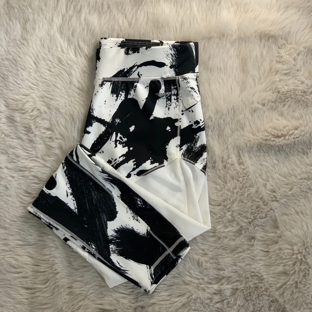BLACK/WHITE LEGGINGS
